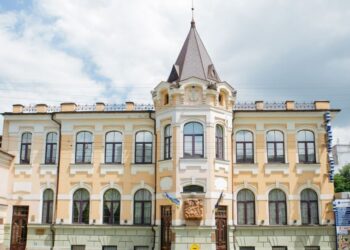 ​​Будівлю «Укрпошти» невідомим чином приватизували.
