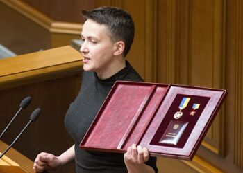 ​Позбавити звання Героя України Надію Савченко — петиція до президента.