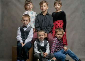 ​Шестеро діток шукають родину