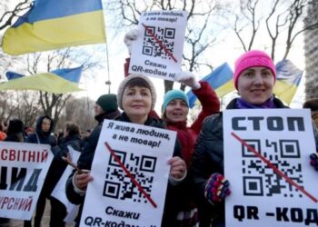 ​“Единая Россия” на плакатах антивакцинаторів в QR-кодах