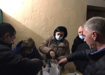 ​Вимагав хабарі, не ходив на роботу та не виконував своїх обов‘язків: бездіяльного голову ОТГ звільнили