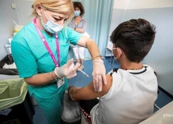 ​Вакцина Pfizer для підлітків 12-15 років ефективна на 100%