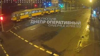 Сьогодні вночі у  Дніпрі  на перехресті вулиць Уральської та Робочої зіткнулися два легкові автомобілі.