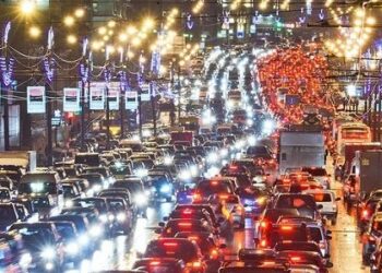 Краще  не виїжджати!  Дніпро знов застряг у заторах.