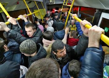 Тепер можна їздити стоячи та користуватись пільгами у будь-який час — привілеї «жовтої» зони