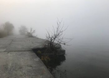 Дніпро у тумані: попередження про небезпеку