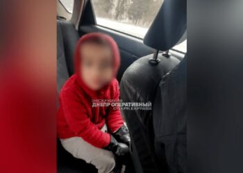Розшукуються батьки маленької дитини.