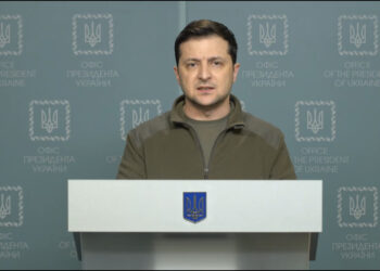 Другий день війни: Зеленський уранці звернувся до громадян