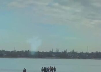 У Нікопольському районі на водоймі помер хокеїст