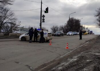 У Дніпрі перекрили виїзд на Криворізьку трасу: автомобілі прямують в об’їзд