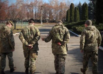 Вантажівки знешкодили: російські війська в формі та машинах ЗСУ рухалися до центру Києва