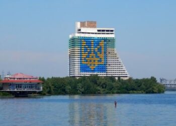 «Буде шоу на всю країну»: стало відомо, коли знесуть готель «Парус» і що зведуть на його місці