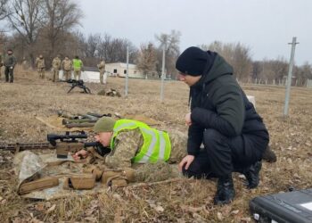 Вчать стріляти та надавати першу допомогу: на Дніпропетровщині пройшли навчання тероборони