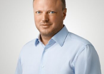 Від “Слуги” пішов перший номер