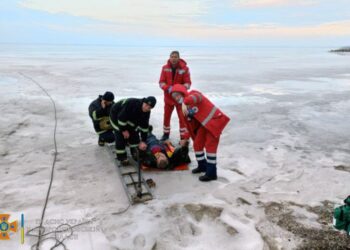 Трагедія на воді: у Верхньодніпровську двоє рибалок провалилися під кригу