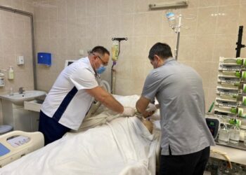 Впізнав маму: у лікарні Мечникова рятують 18-річного хлопця, який ледь не загинув у страшній автокатастрофі