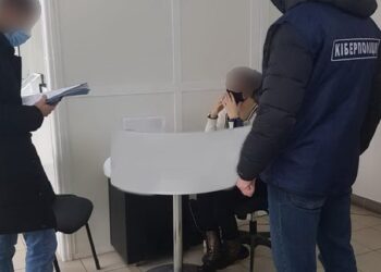 У Дніпрі співробітниця банку продавала дані клієнтів за криптовалюту