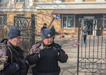 У шкільній вбиральні Кам`янського виявили муляж вибухівки