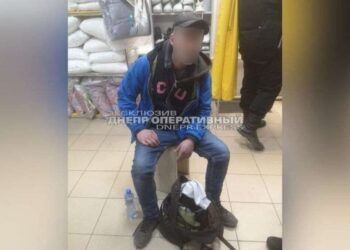 У Дніпрі на Курчатова чоловік обікрав секонд-хенд