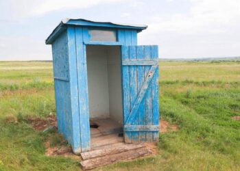 На Дніпропетровщині шкільний охоронець потонув у туалеті