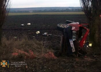 Вилетіла з траси та перекинулася: смертельна ДТП під Дніпром (Фото)