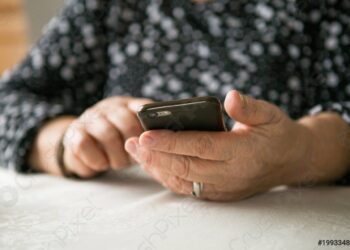 Запис пенсіонерів на отримання смартфонів розпочнеться у квітні