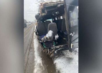 Загинув пасажир маршрутки, яка зіткнулася з фурою