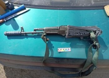На Дніпропетровщині поліцейські затримали підозрілого чоловіка, який прямував до Сімферополя, та осіб з автоматом та гранатою