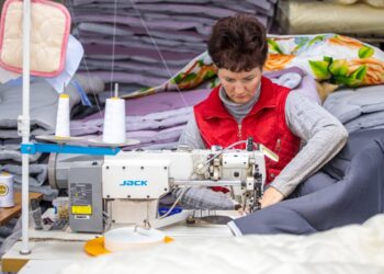 Дніпропетровщина тримає економічний фронт: в області продовжують працювати підприємства легкої промисловості