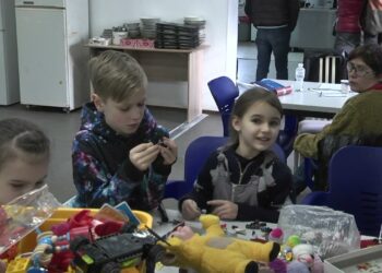 Біженців селити біля гуртожитку для метробудівників