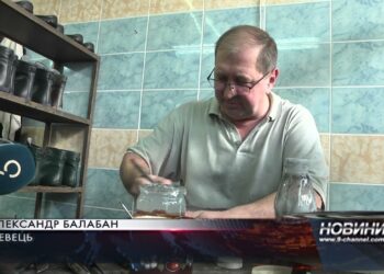 Берці замість жіночого взуття: у Дніпрі цех переорієнтувався на виготовлення військового взуття