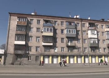 У Дніпрі приберуть з будинків усі супутникові антени