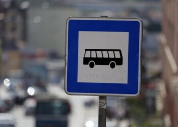 Завтра у Дніпрі деякі автобуси та метро будуть ходити по новому графіку