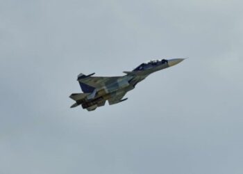 «Не льотна погода»: ППО Дніпропетровщини вкотре збила у небі над Харківщиною винищувач та безпілотник