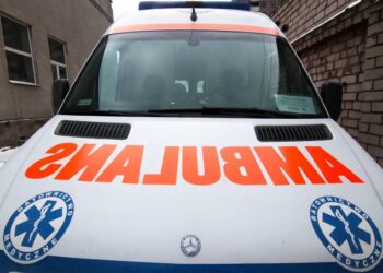Польща передала Дніпру три спецавтомобілі для евакуації поранених