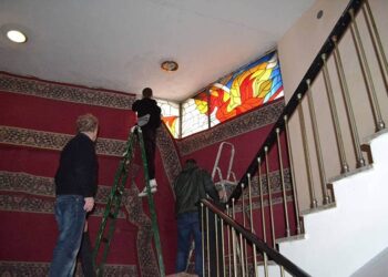 У Дніпрі в готелі «Жовтневий» рятують вітражі