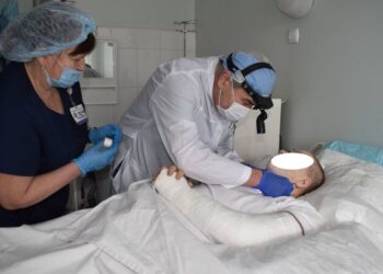 У Дніпрі дивом врятували поранену 20-річну дівчину зі Львова