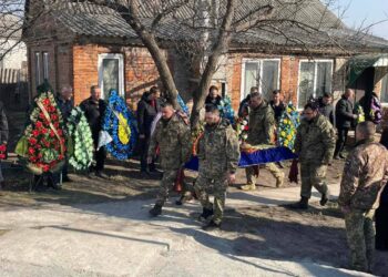 На Дніпропетровщині провели в останню путь загиблого героя Руслана Гладушко
