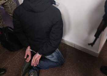 У Дніпрі затримали підозрілого чоловіка, який фотографував будинки