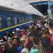 На вокзалі Дніпра спостерігаються величезні черги та тиснява (ВІДЕО)