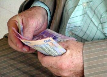 На Дніпропетровщині та по всій Україні виплачують збільшені пенсії