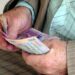 На Дніпропетровщині та по всій Україні виплачують збільшені пенсії