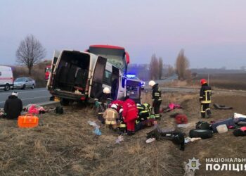 На Хмельниччині трапилося ДТП з переселенцями з Дніпра: шестеро загиблих