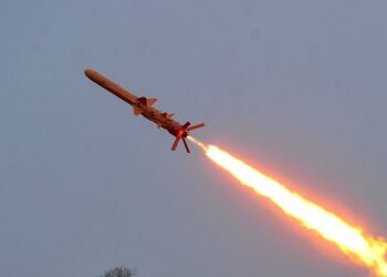 Шукають під завалами людей: в результаті нічного ракетного удару по Дніпру зруйновано декілька будівель