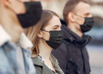 Дніпрян закликають не приходити хворими до волонтерських центрів