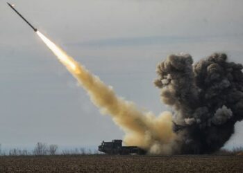 Вибух і масштабна пожежа: ракета російських окупантів влучила в один із об’єктів Нікопольського району