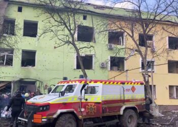 У Маріуполі російські окупанти розбомбили дитячу лікарню та пологовий (ВІДЕО)