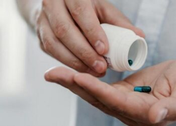 У Дніпрі в період військового стану продовжують надавати допомогу людям з ВІЛ