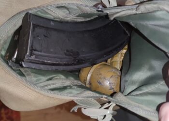 На Дніпропетровщині чоловік з автоматом зачинився у будинку з малолітньою дитиною