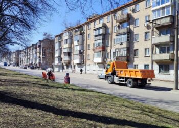 У Дніпрі почалося весняне прибирання